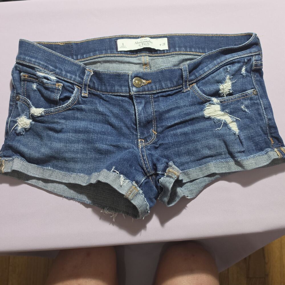 Abercrombie & Fitch Low Rise Distressed Denim Shorts Size 6